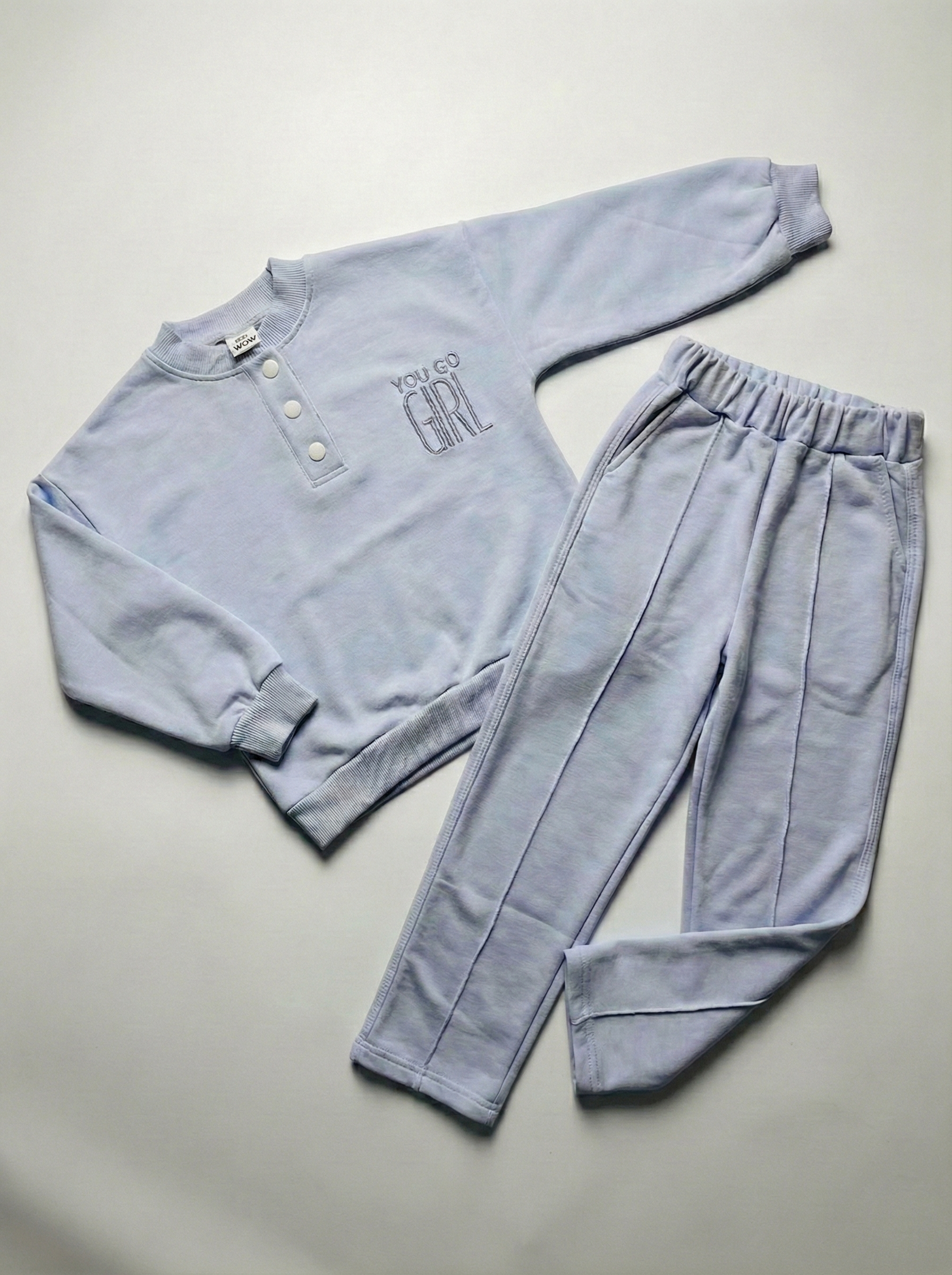 Buz Mavisi Sırt Baskılı ve Düğme Detaylı Kız Çocuk Eşofman Takımı (5-8 Yaş)